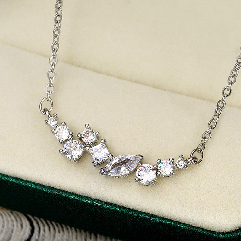 NVR-047 — NAVIIRA Radiant Luxe Pendant — Image 2