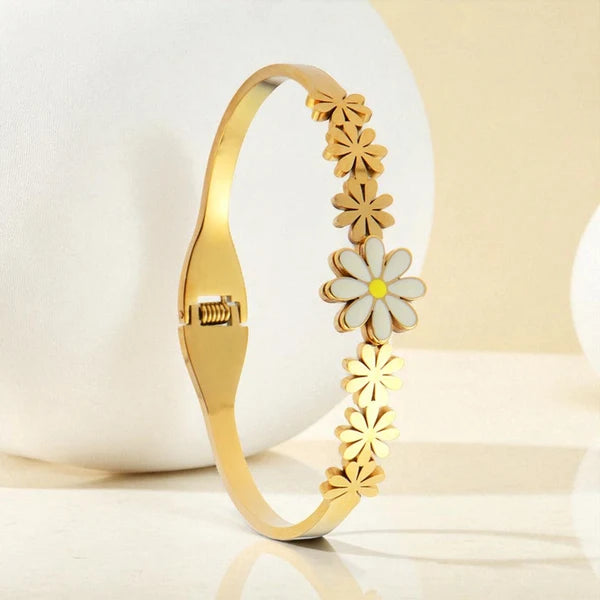 NAVIIRA Floral Luxe Bracelet