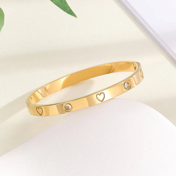 NAVIIRA Golden Love Spark Bracelet