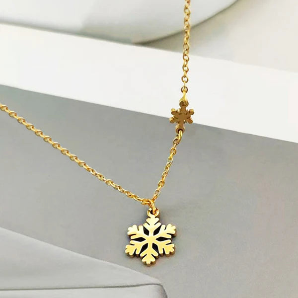 First Snow — Gold Snowflake Pendant Necklace NVR-0535