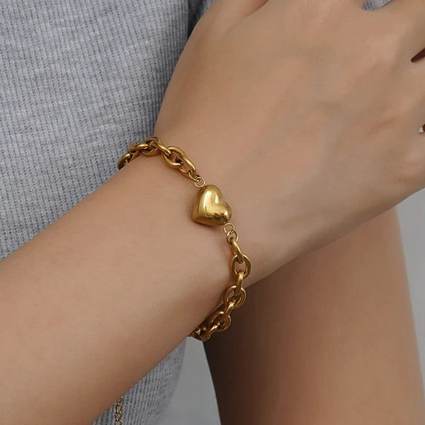 NAVIIRA Forever Heart Embrace Bracelet