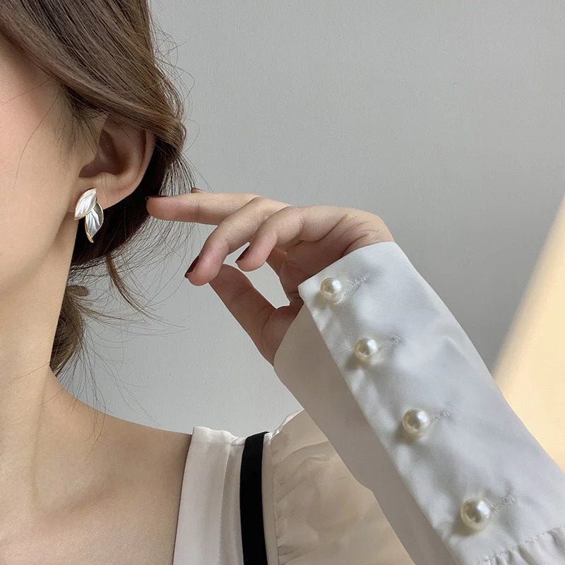 Elegant Leaf Stud Earrings NVR-0384