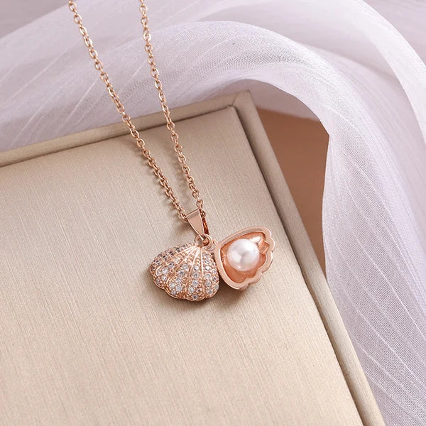 NAVIIRA Coral Glow Pendant