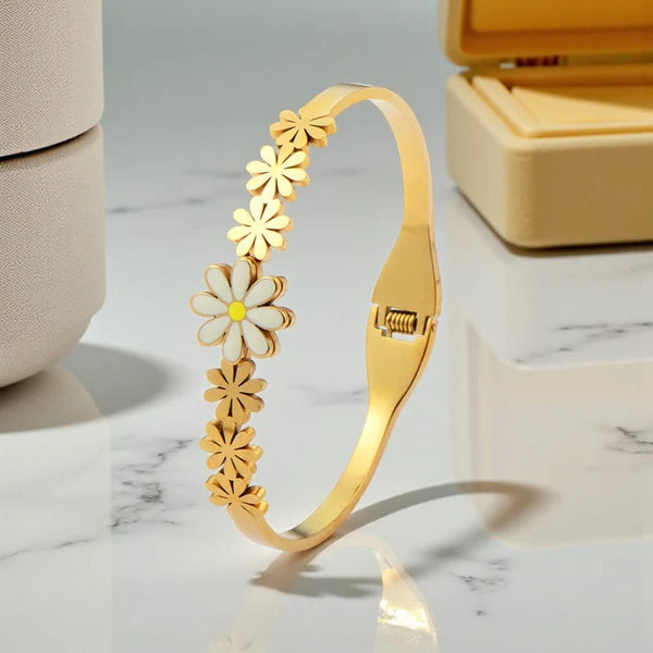 NAVIIRA Floral Luxe Bracelet