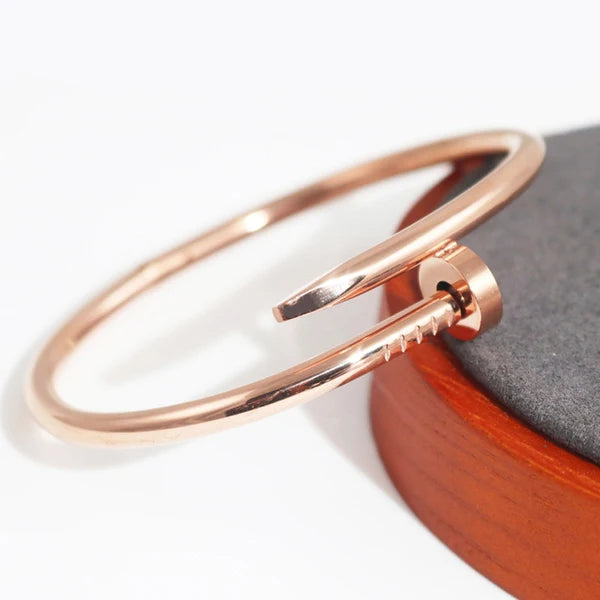 NAVIIRA Rose Charm Bracelet