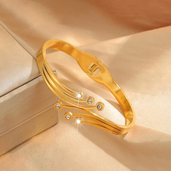NAVIIRA Golden Aura Bracelet
