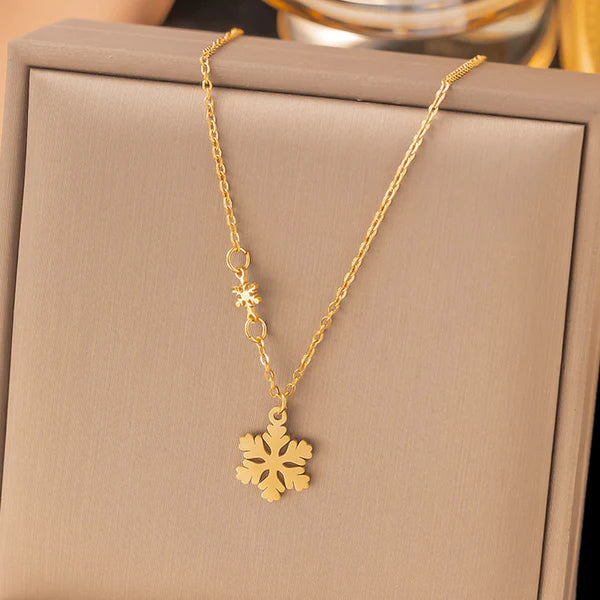 NAVIIRA Snow Bloom Pendant