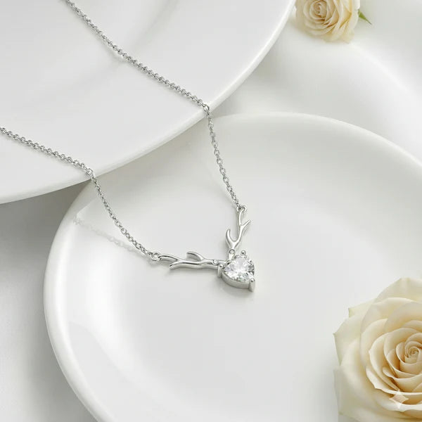 NAVIIRA Moonheart Pendant