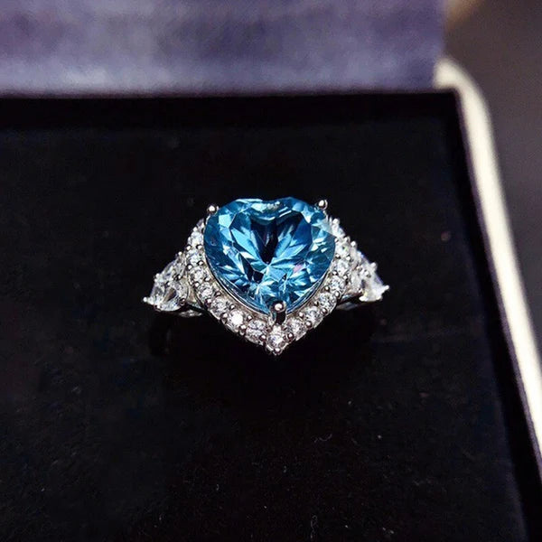 NAVIIRA Cinderella Sapphire Glow Ring