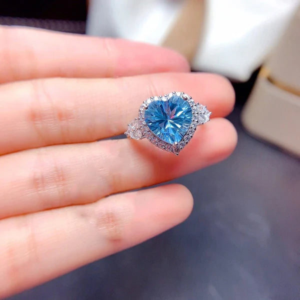 NAVIIRA Cinderella Sapphire Glow Ring