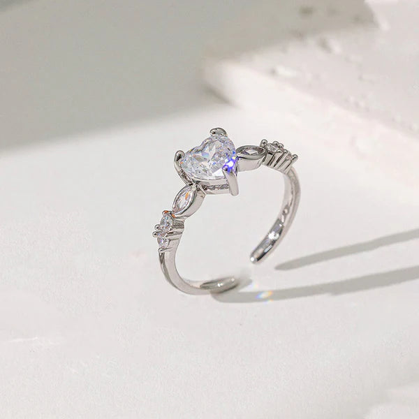 NAVIIRA Cinderella Heart Grace Ring